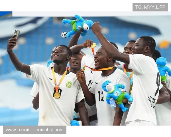 足球球星一个月工资曝光，顶级球员收入令人咋舌，差距巨大！