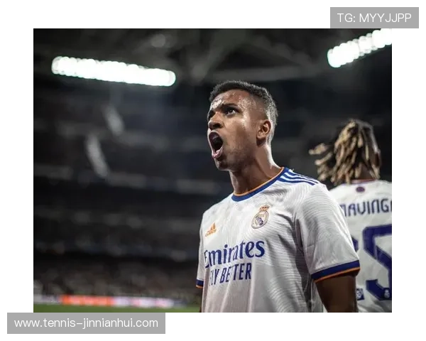 长得很白的足球明星是谁 他在球场上如何展现自己独特的魅力